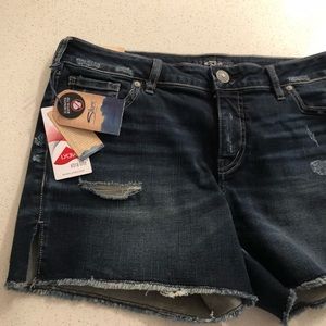 Sliver Jeans Co shorts “Elyse” NWT size 28